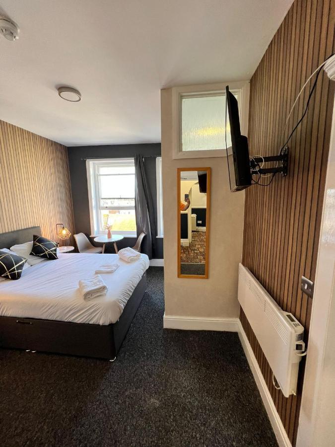 Oyo Marine Parade Hotel, Eastbourne Pier Bagian luar foto