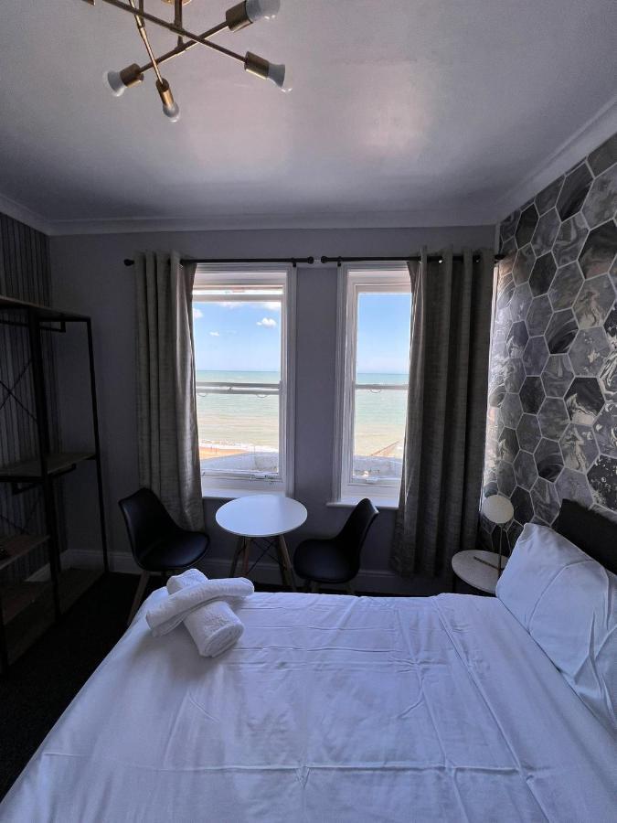 Oyo Marine Parade Hotel, Eastbourne Pier Bagian luar foto