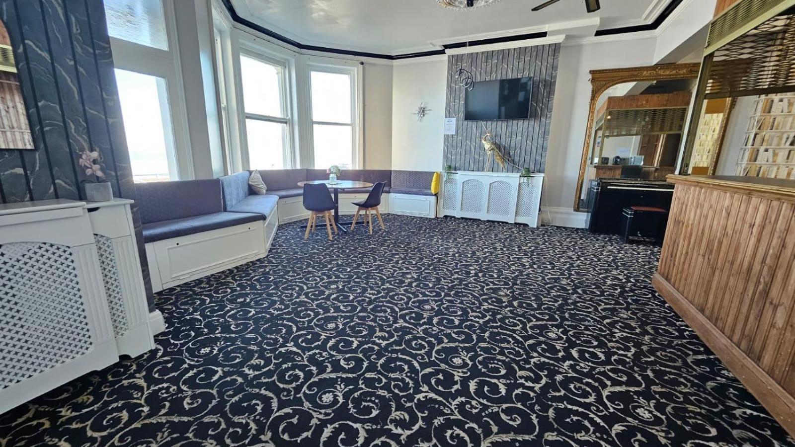 Oyo Marine Parade Hotel, Eastbourne Pier Bagian luar foto